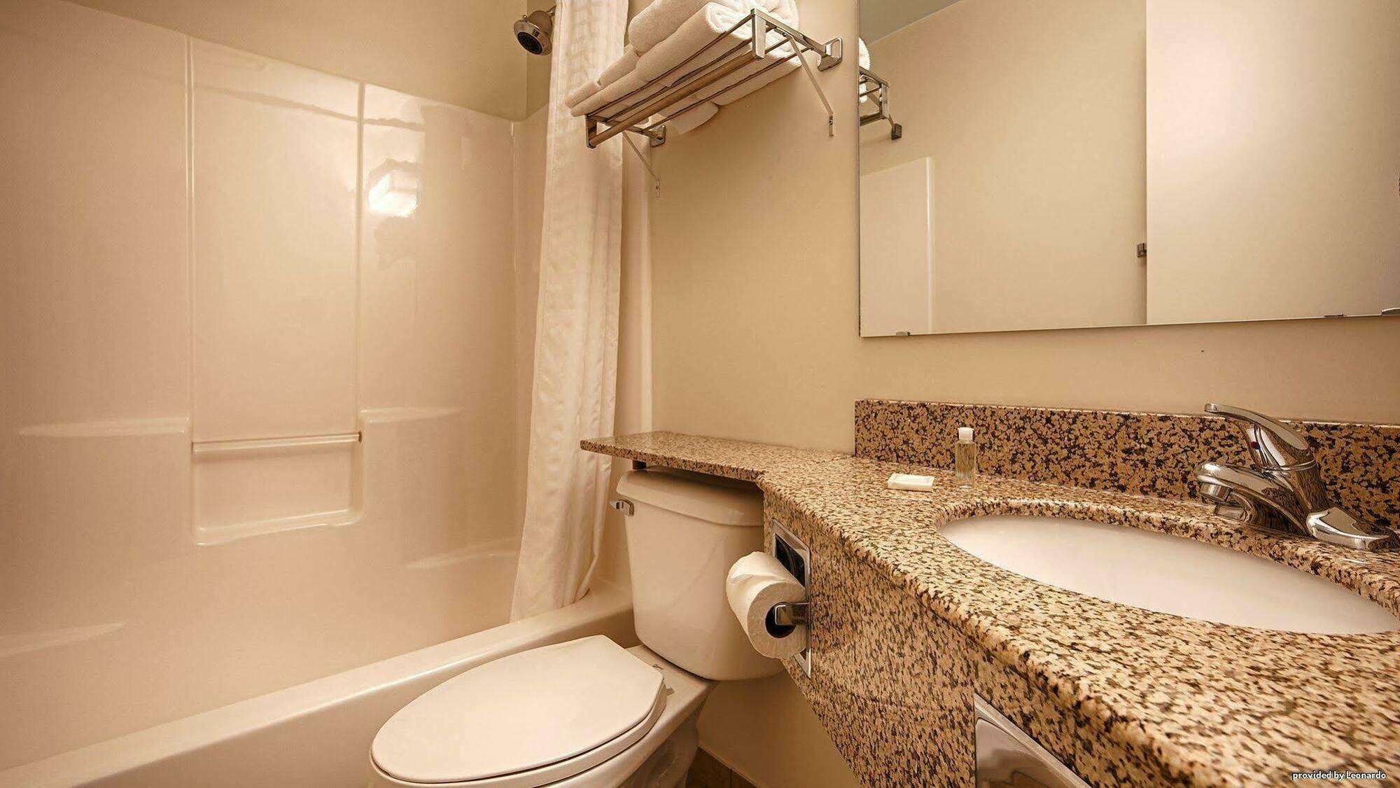 Best Western Of Alpena Bagian luar foto